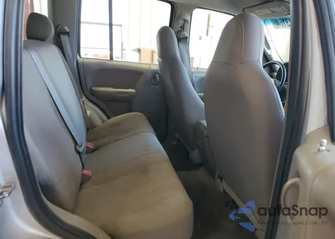 2004 Jeep Liberty Sport z USA, uszkodzony, nr VIN 1J4GL48KX4W120212